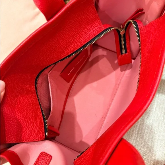 Marc Jacobs Red 'The Tote Bag' Structured Leather Tote with Strap - Picture 3 of 4